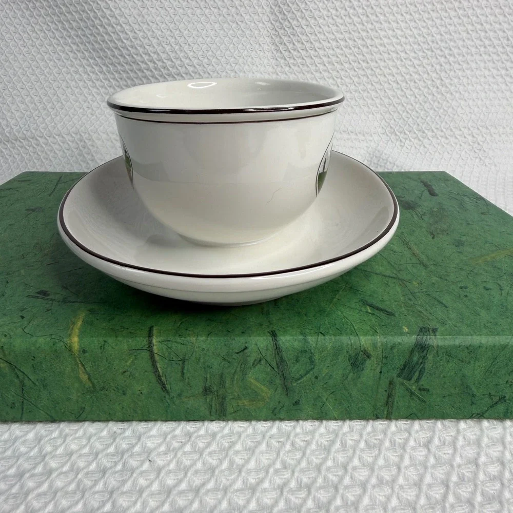 Villeroy & Boch Design Naif Gravy Boat Attached Underplate Folk Art Village